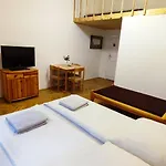 Okszi Vendeghaz Konukevi