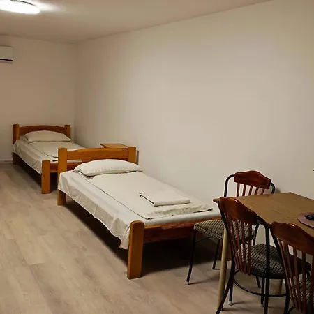 Okszi Vendeghaz Guest house *
