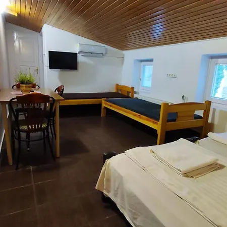 Okszi Vendeghaz Guest house