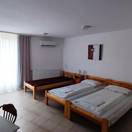 Okszi Vendeghaz Guest house
