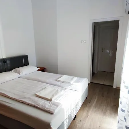 Guest house Okszi Vendeghaz *