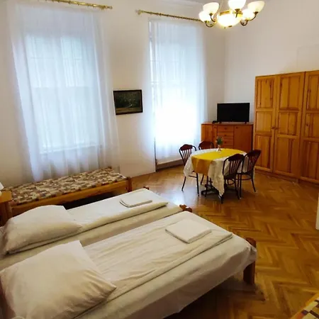 Okszi Vendeghaz Guest house