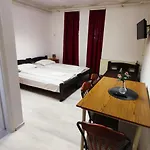 Okszi Vendeghaz Konukevi Segedin